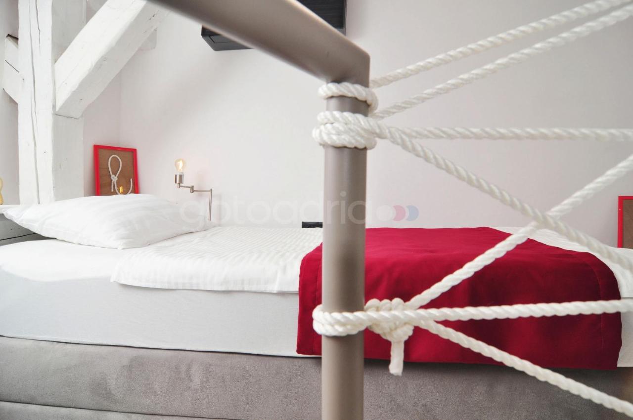 Beachfront Deluxe B&B Макарска Экстерьер фото